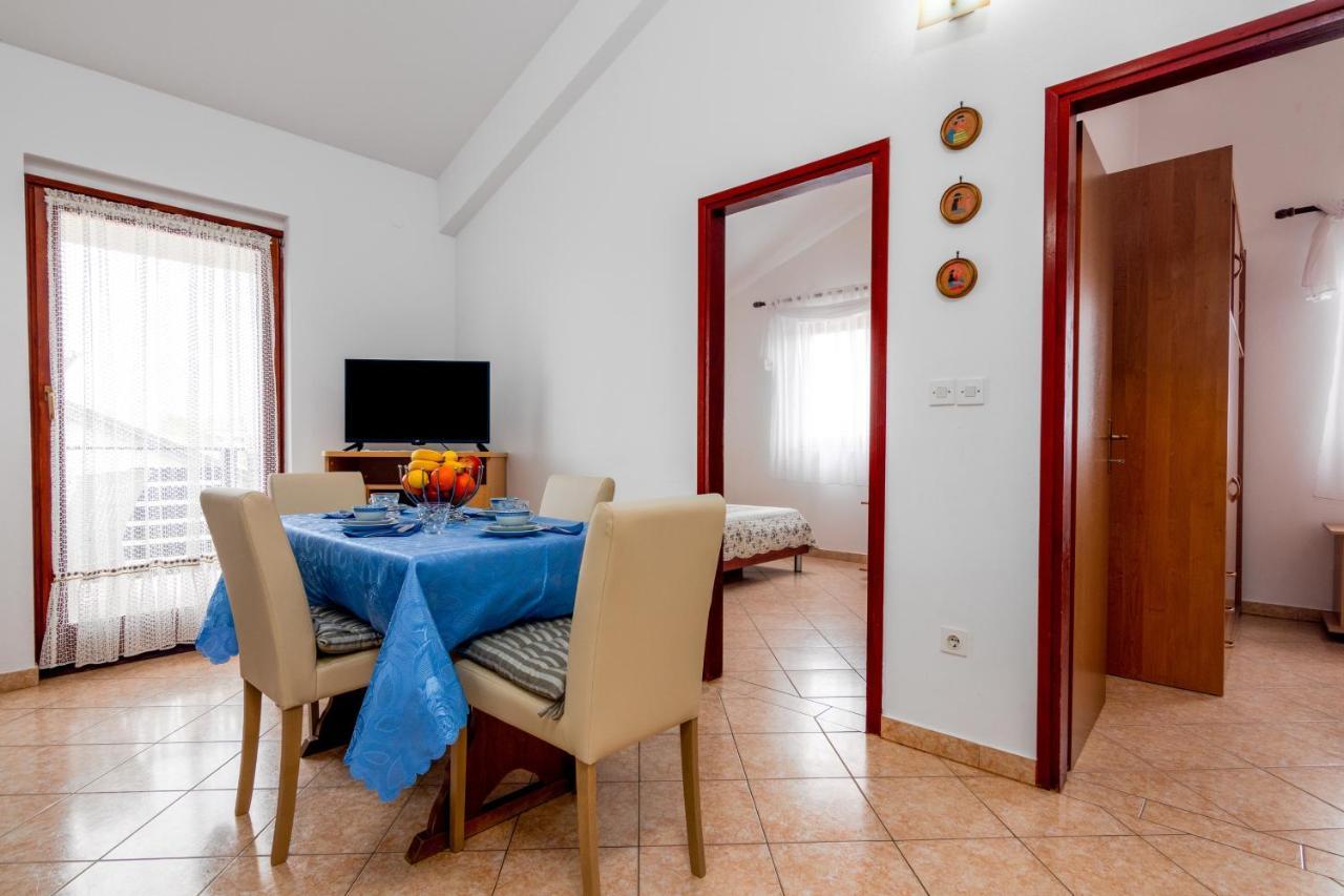 Family Friendly Apartments With A Swimming Pool Valbandon, Fazana - 2201 Штиньян Экстерьер фото