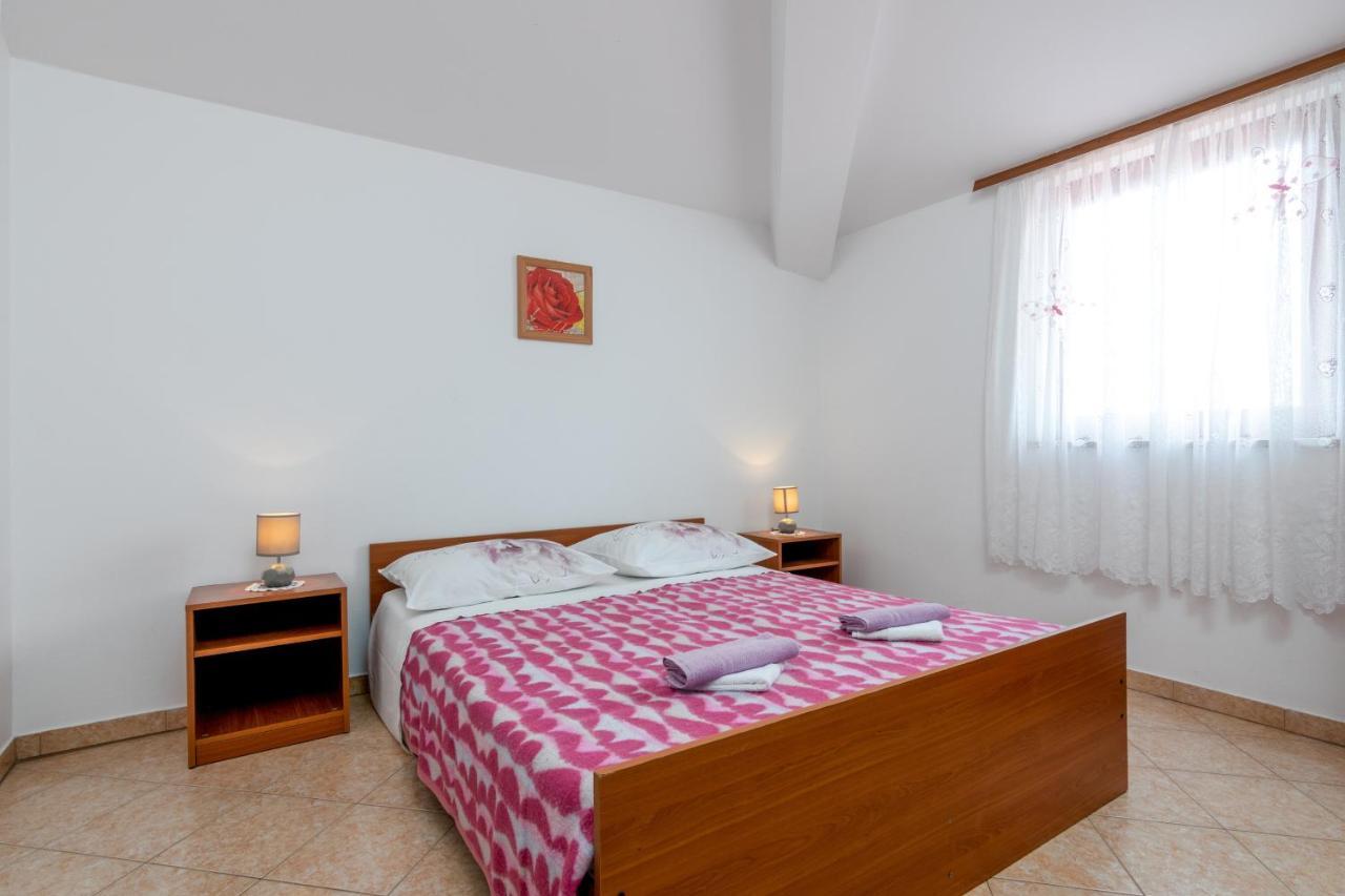 Family Friendly Apartments With A Swimming Pool Valbandon, Fazana - 2201 Штиньян Экстерьер фото
