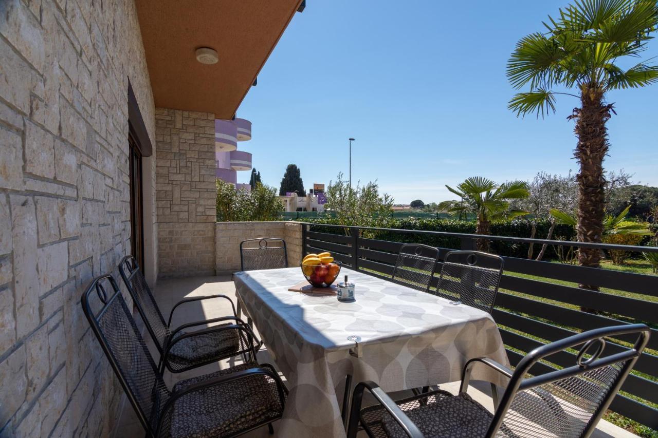 Family Friendly Apartments With A Swimming Pool Valbandon, Fazana - 2201 Штиньян Экстерьер фото